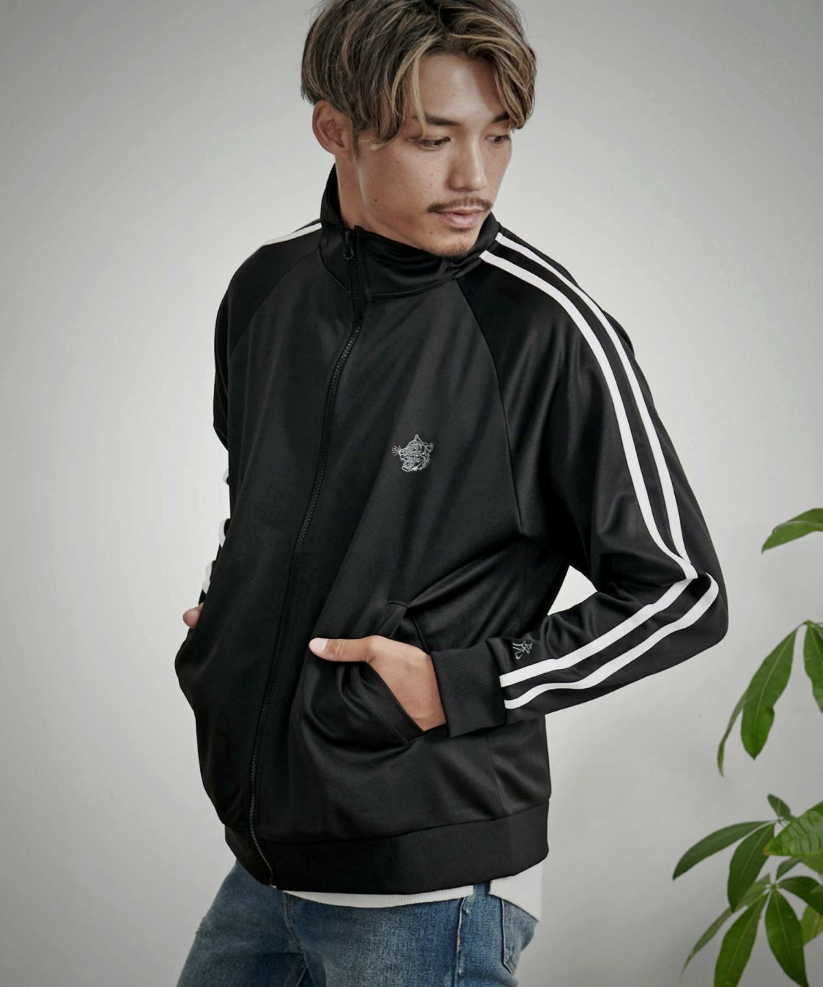 CavariA(キャバリア)刺繍トラック長袖JKT/全2色