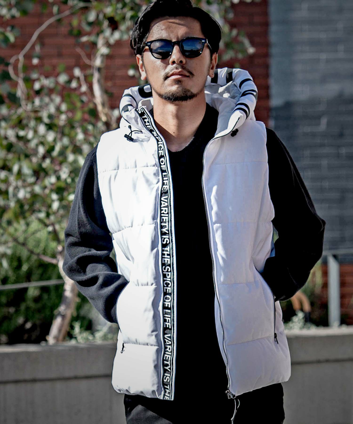 CavariA(キャバリア)フードロゴ中綿ベスト/全2色