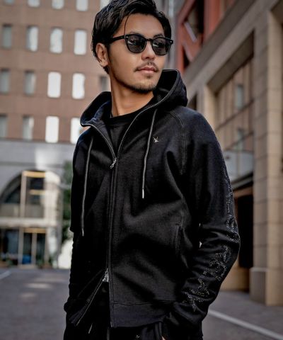 1PIU1UGUALE3(ウノ ピゥ ウノ ウグァーレ トレ リラックス)SLEEVE RHINESTONE HOODIE/全2色