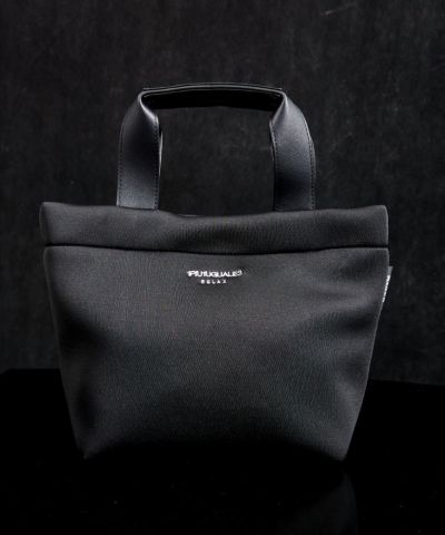 1PIU1UGUALE3(ウノ ピゥ ウノ ウグァーレ トレ リラックス)PUNCH LATCH BAG/全1色