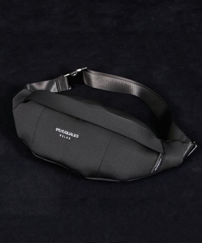 1PIU1UGUALE3(ウノ ピゥ ウノ ウグァーレ トレ リラックス)PUNCH WAIST BAG/全1色